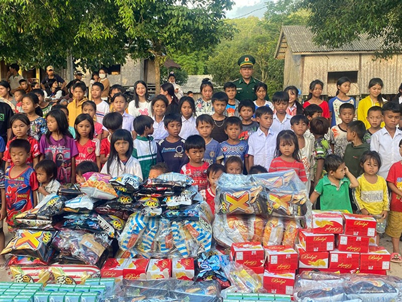 Người đang nhận tư vấn từ chuyên gia về vấn đề cờ bạc