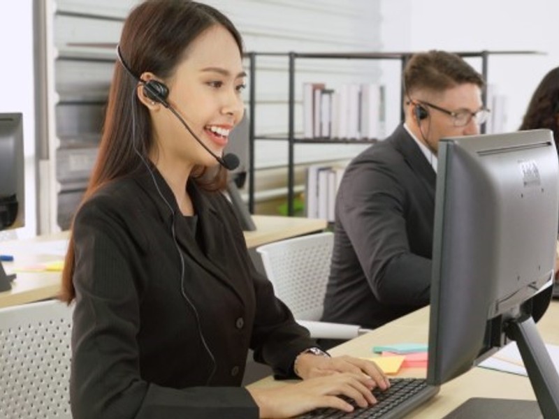 Đội ngũ hỗ trợ khách hàng 24/7 của vf555