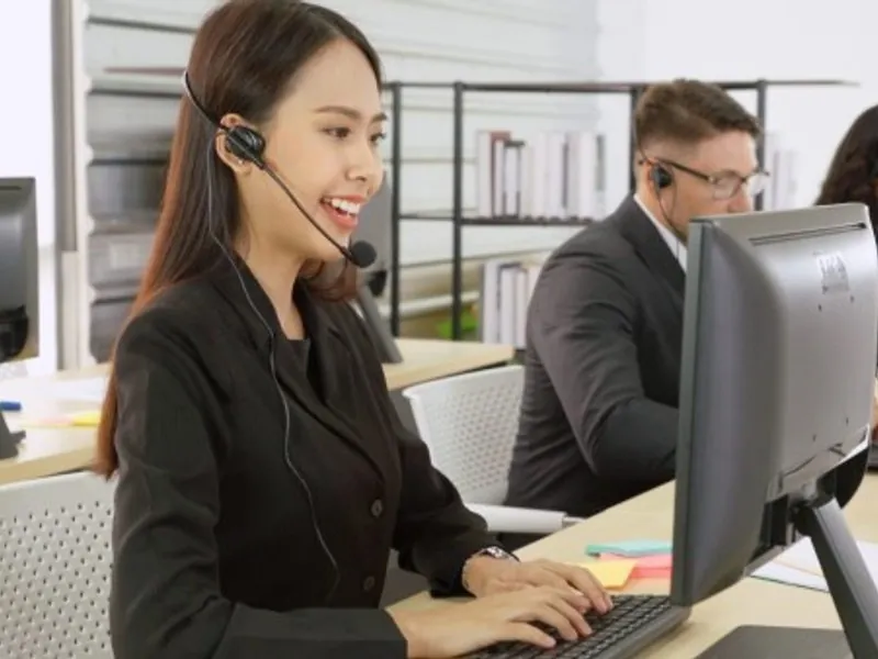 Đội ngũ hỗ trợ khách hàng 24/7 của vf555